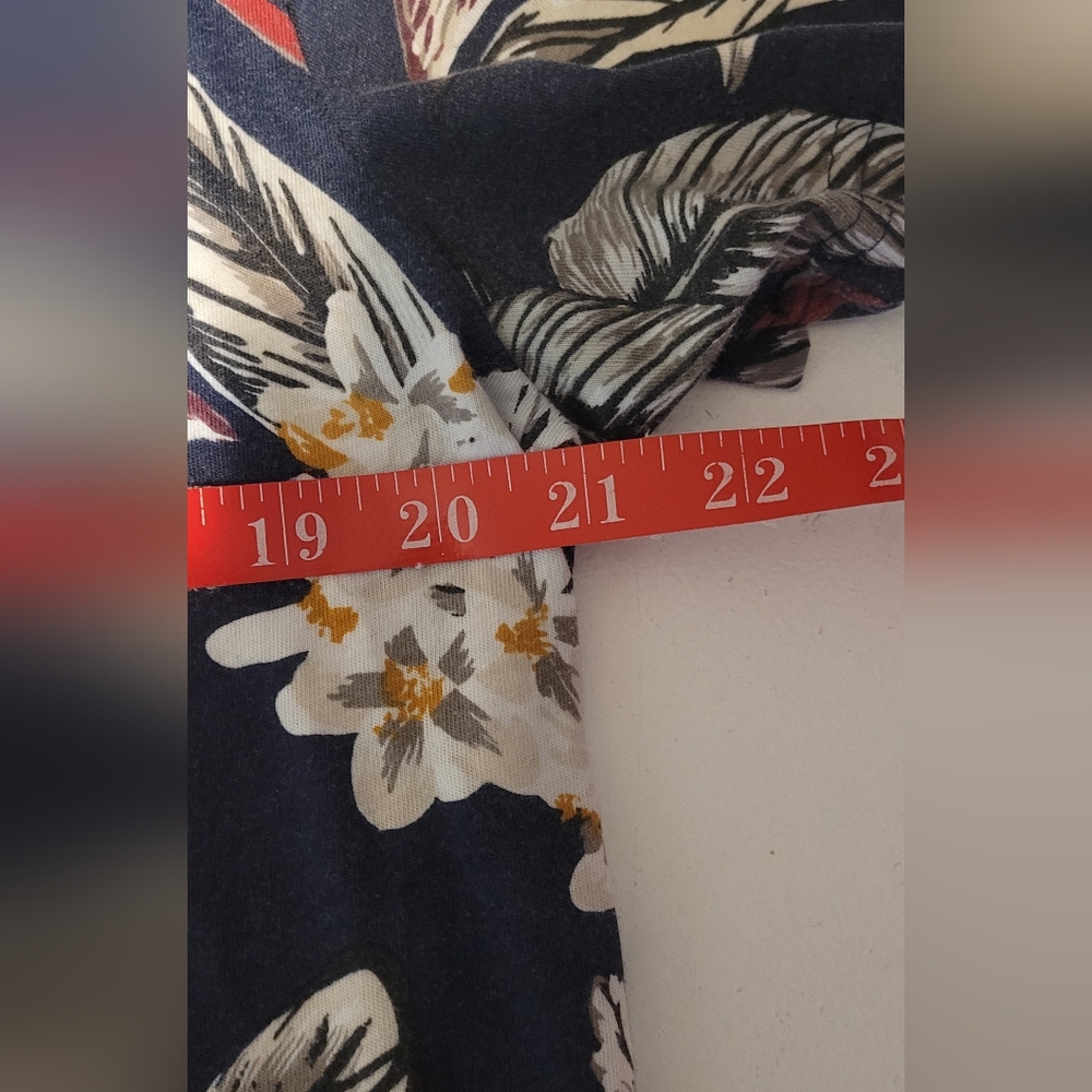 American rag t-shirt. Fabulous floral - Picture 4 of 5